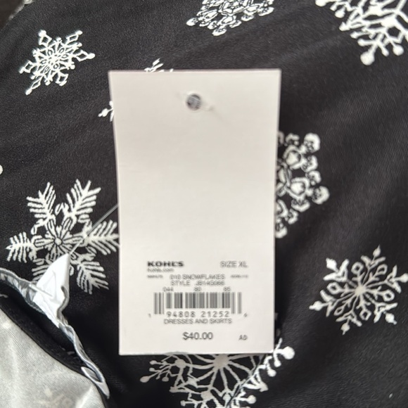 Pajama’s one piece Black with white snowflakes size XL - Picture 4 of 4
